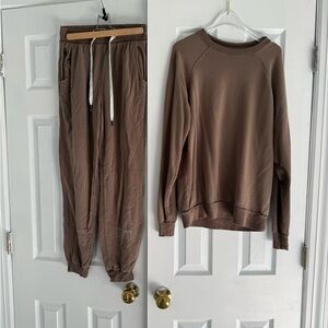 FEAT matching set sweatsuit sweatpants and crew neck sweatshirt